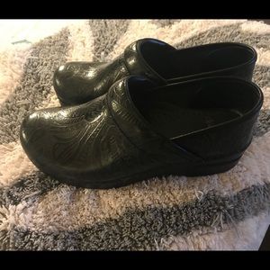 Dansko women’s shoes size 8 1/2